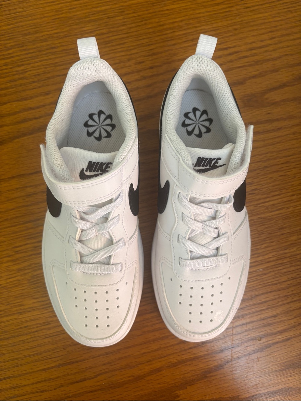 Nike Kids White Low Borough NWOT - Picture 3 of 6